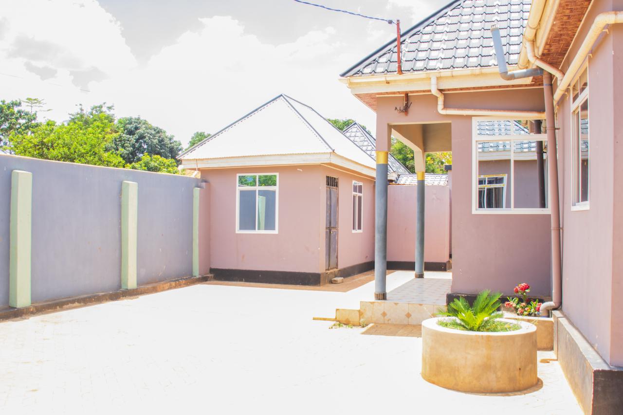 Ahadi Hostel - Image 5