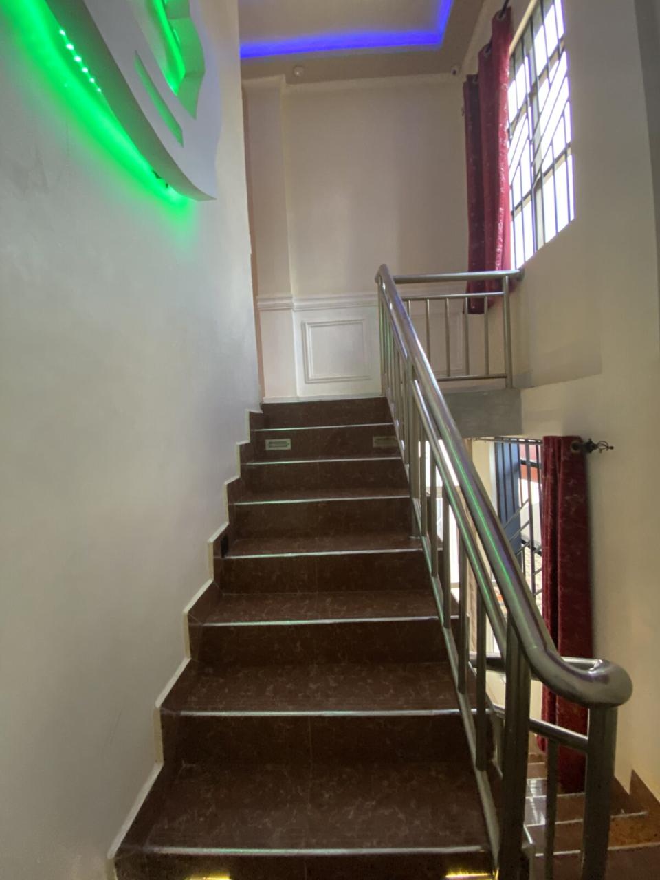 Top London Executive Lodge - Image 8